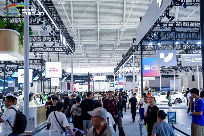 九游体育：凝聚“向新、向上”新动能！2024天津国际车展盛大开幕(图3)