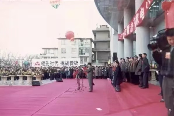 九游app：从被施了“魔咒”的600898看两大家电零售巨头“三联”“国美”的兴衰(图3)