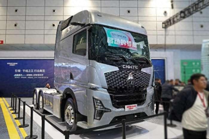 中国重汽全新一代重卡：高智能化、电气化底盘轻松满足自动驾驶