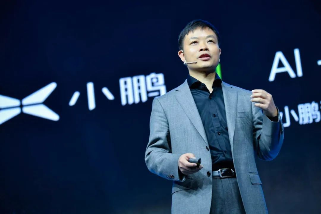 九游app入口：在史上最紧凑的上海车展何小鹏搬出了他的钢铁车模｜浪潮对话(图10)