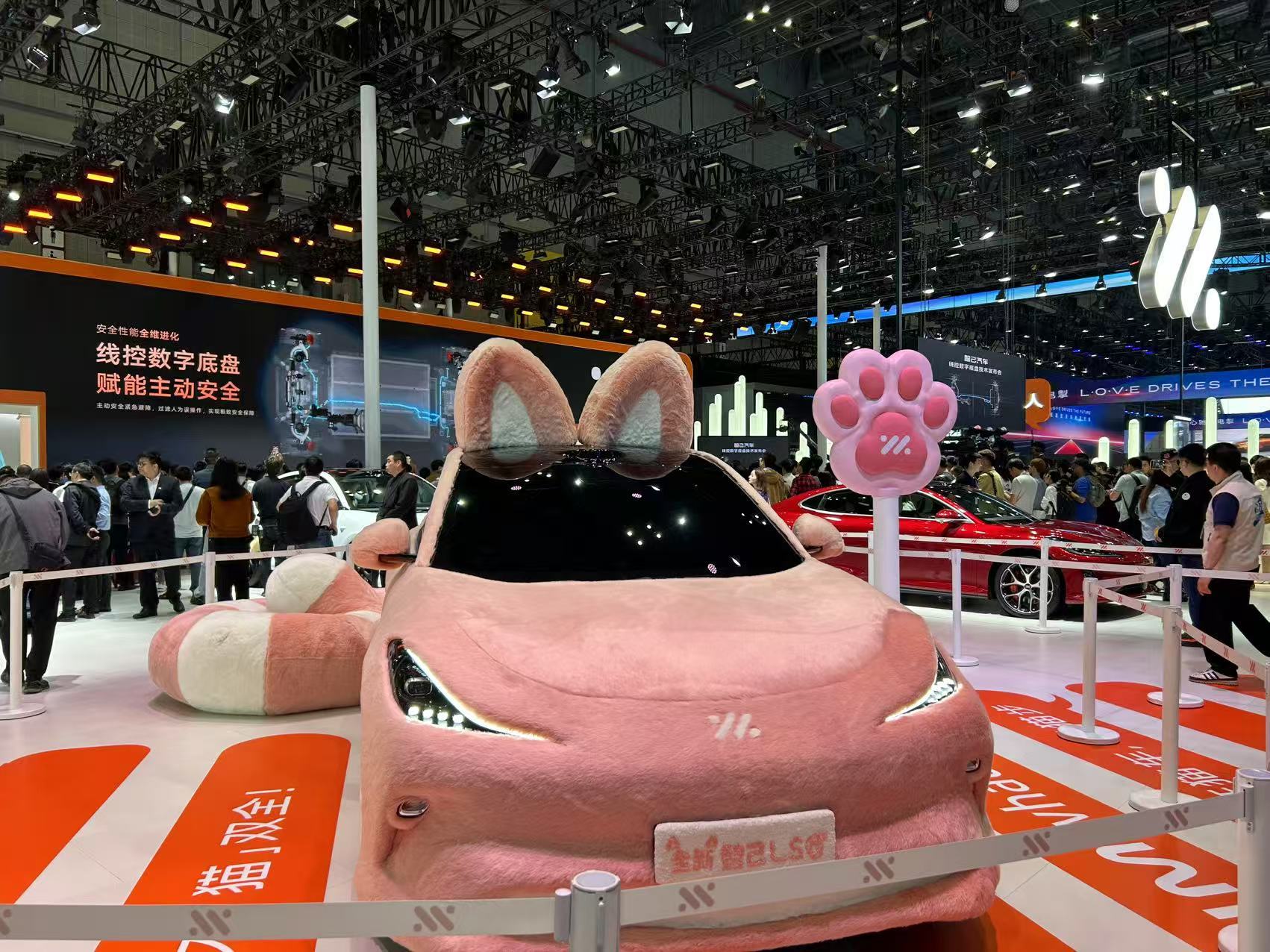 超百款新车、千家企业齐聚“上海滩”！2025上海车展掀起“智电”浪潮这场展会还藏着未来发展“生死密码”