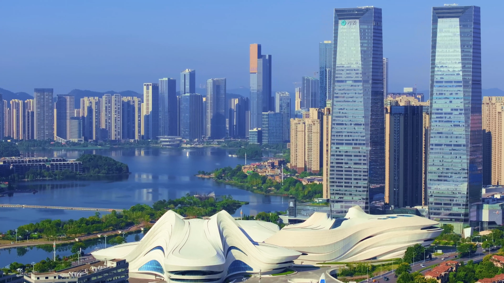九游体育：金茂服务：长期主义开出绚丽之花见证城市十年蜕变(图1)