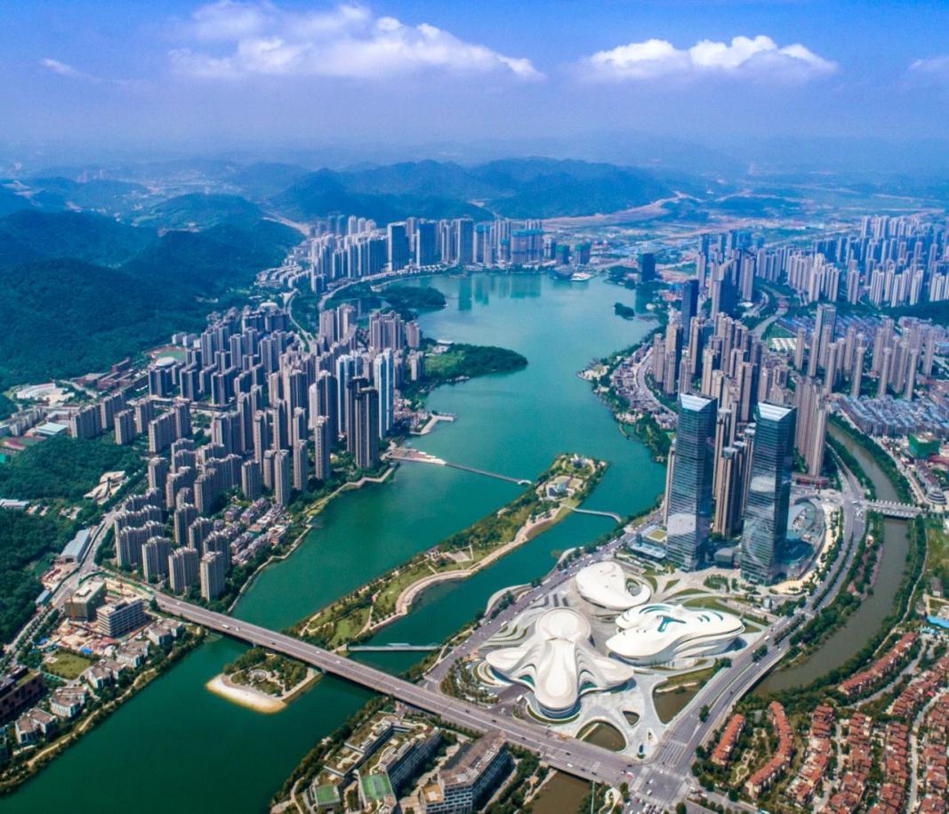 九游体育：金茂服务：长期主义开出绚丽之花见证城市十年蜕变(图4)