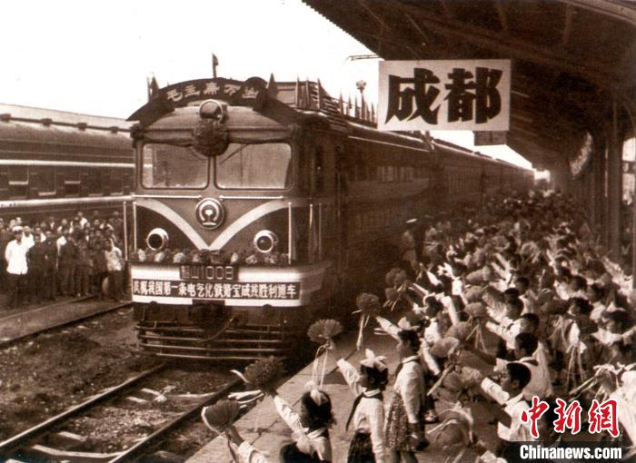 九游app：钢铁蜀道半世纪宝成铁路迎电气化运营50周年(图2)