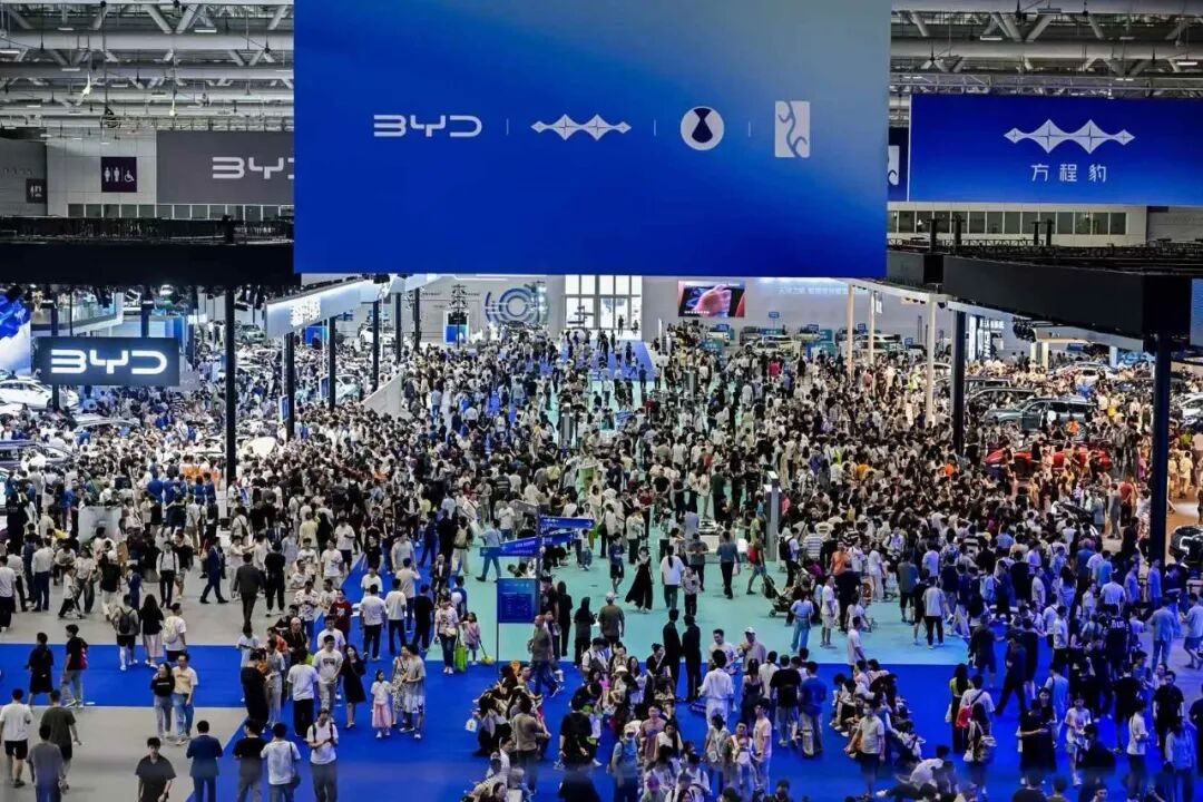 2025成都车展从“小众狂欢”到“全民盛宴”：成都车展开启行业新纪元(图4)