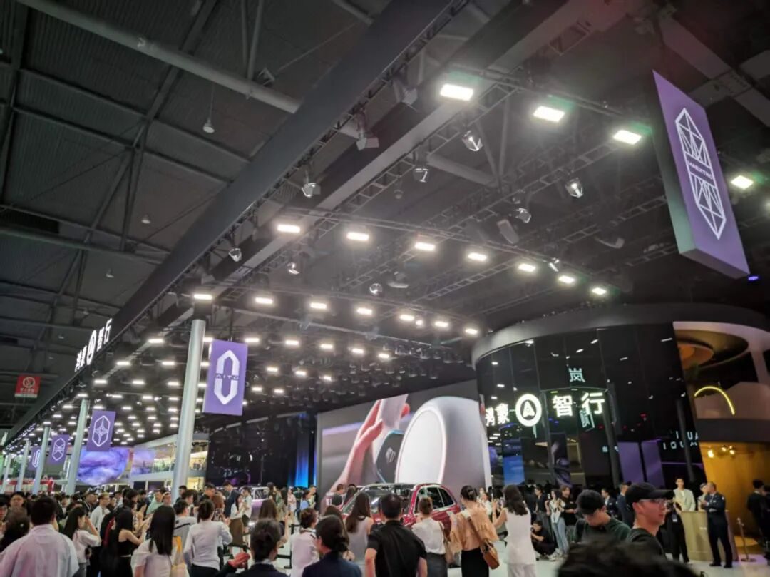 2025成都车展从“小众狂欢”到“全民盛宴”：成都车展开启行业新纪元(图10)
