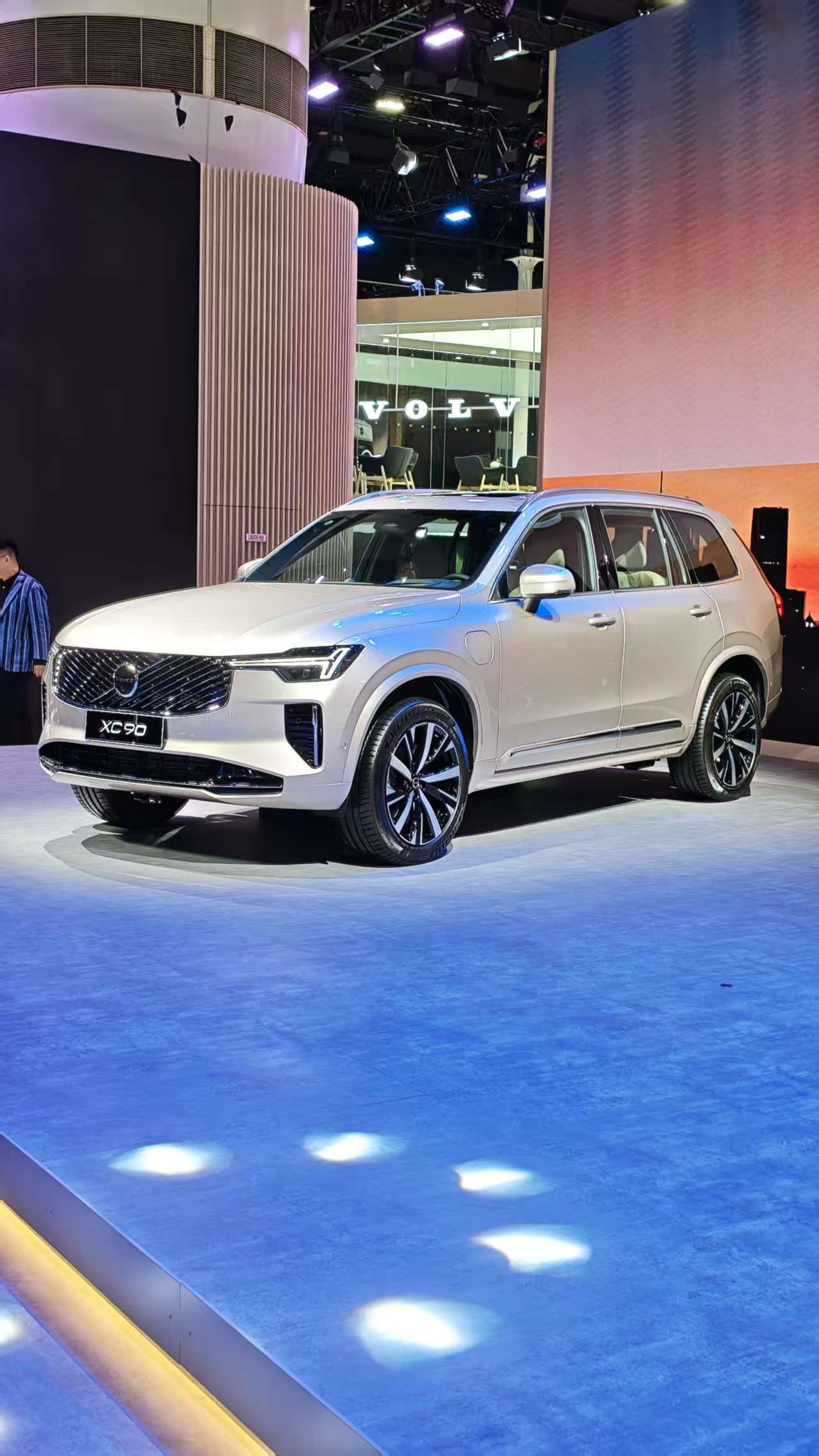 九游app入口：沃尔沃携手郭晶晶亮相广州车展2026款全新XC90上市(图2)